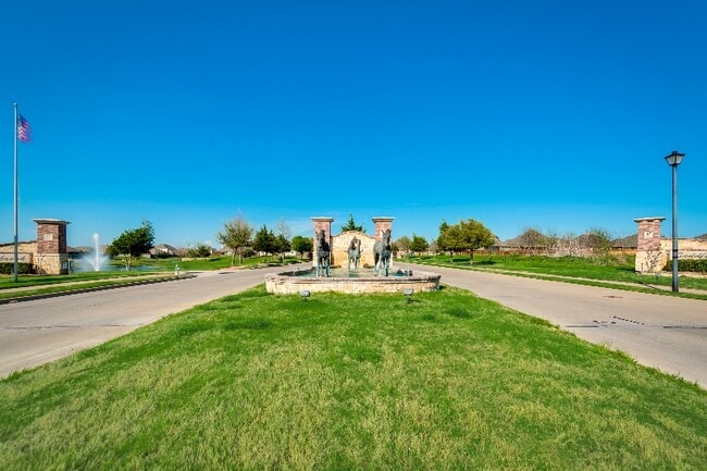 110 Stallion St in Waxahachie, TX - Foto de edificio - Building Photo