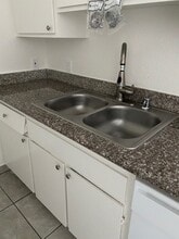 13988-14000 Foothill Blvd in Sylmar, CA - Foto de edificio - Building Photo