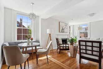 32 Pleasant St, Unit 2 in Portland, ME - Building Photo - Building Photo