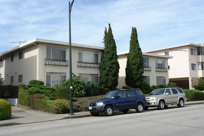 1815 Ogden Dr in Burlingame, CA - Building Photo - Building Photo