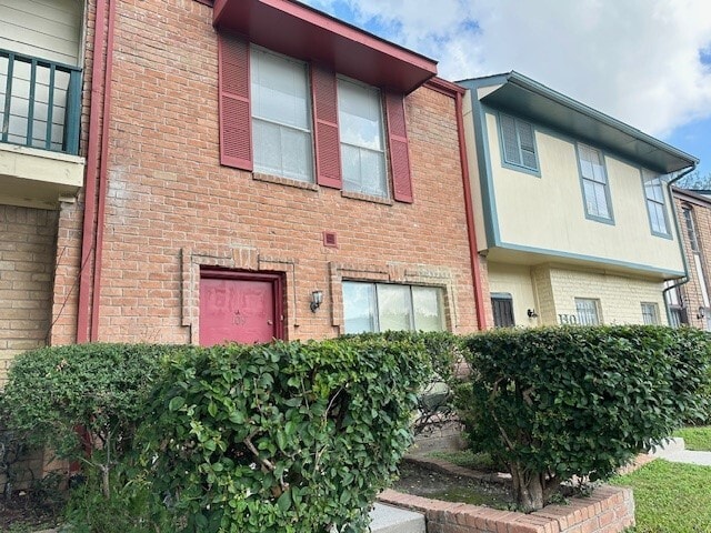 7700 Creekbend Dr