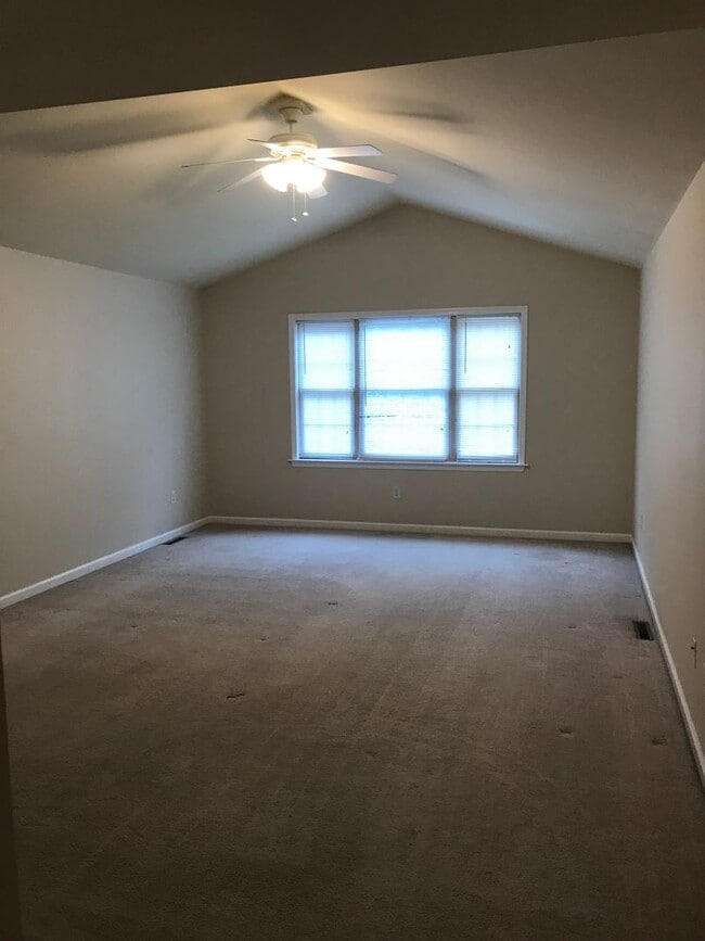 606 Oakwood Ave in State College, PA - Building Photo - Building Photo