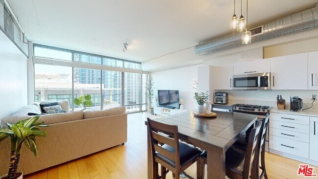 property at 1100 S Hope St