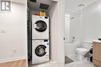 140 Canon Jackson Dr in Toronto, ON - Building Photo - Building Photo