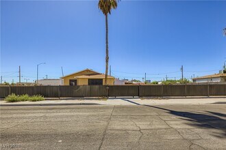 501 W Van Buren Ave in Las Vegas, NV - Building Photo - Building Photo
