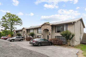 Clairview Apartments in Birmingham, AL - Building Photo - Interior Photo