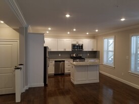 43 Oak St, Unit 1 Apartamentos