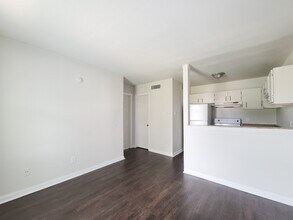 101 Brookside Ln in Sealy, TX - Building Photo - Building Photo