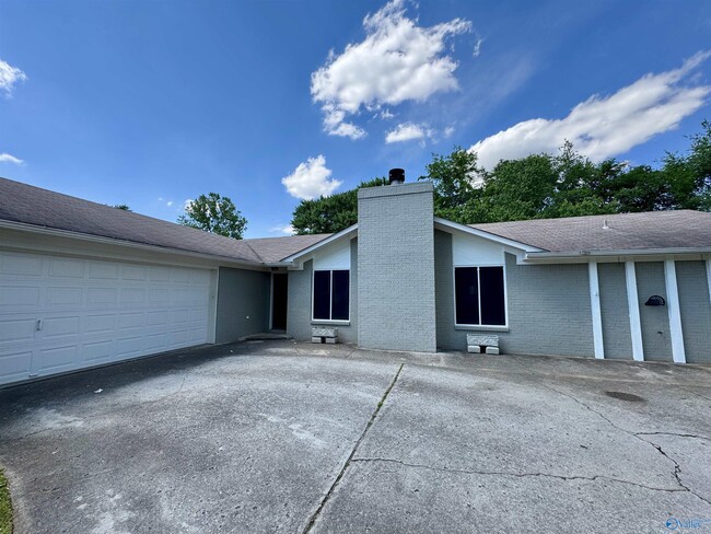 110 Leathertree Ln