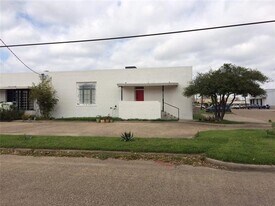 1371 Crampton St in Dallas, TX - Building Photo