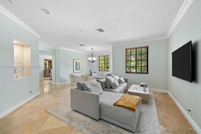 2876 Kinsington Cir in Weston, FL - Building Photo - Building Photo