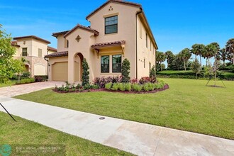 11890 S Baypoint Cir in Parkland, FL - Building Photo - Building Photo