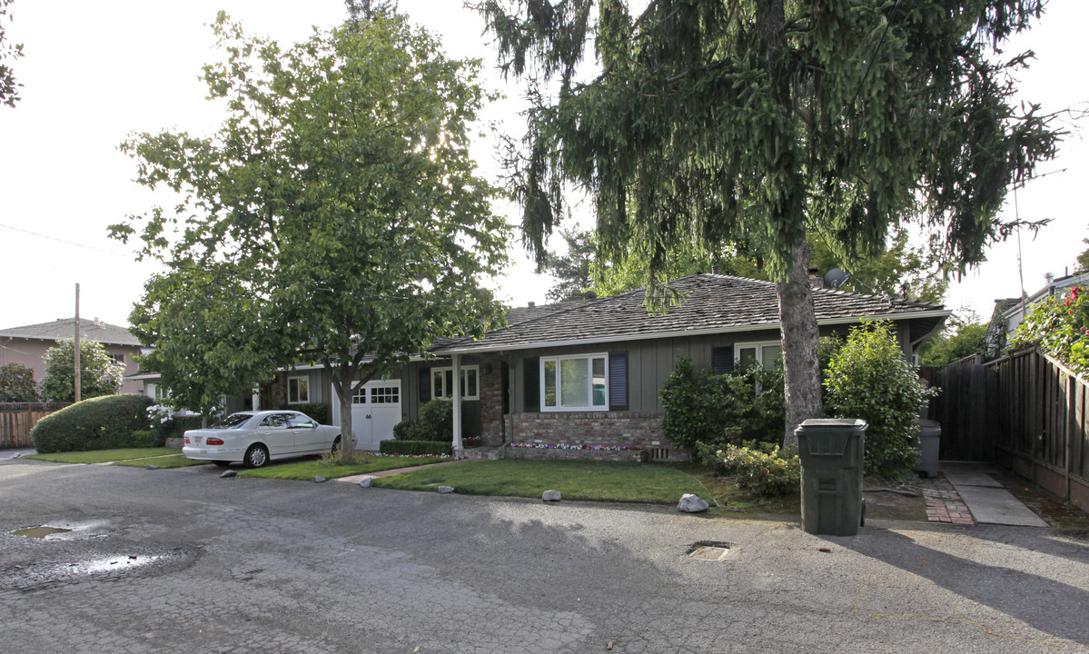 1015-1017 Mallet Ct in Menlo Park, CA - Building Photo