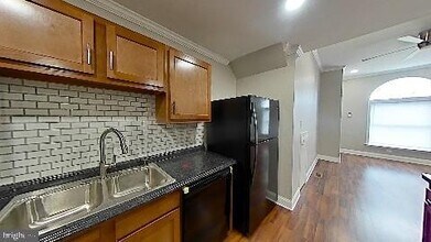 2052 Linden Ave in Baltimore, MD - Building Photo - Building Photo