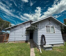542 E Chestnut St in Walla Walla, WA - Building Photo - Building Photo