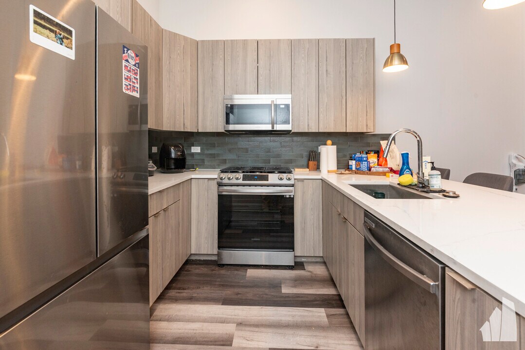 2322 N Clark St, Unit 308 in Chicago, IL - Building Photo