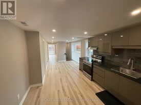 3976 Portage Rd in Niagara Falls, ON - Building Photo