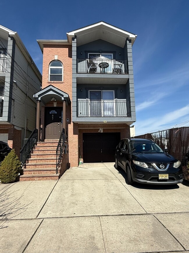 847 Magnolia Ave, Unit Floor #1