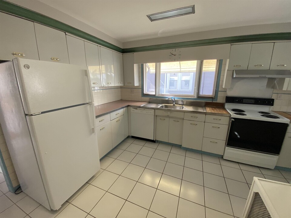 12 Alexander Ave, Unit 1 in Medford, MA - Building Photo
