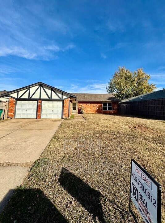 10449 Dover Dr in Yukon, OK - Building Photo