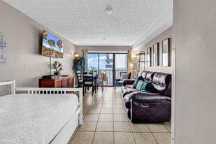 2000 S Ocean Blvd in Myrtle Beach, SC - Building Photo