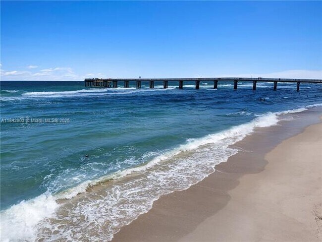 16711 Collins Ave in Sunny Isles Beach, FL - Building Photo - Building Photo