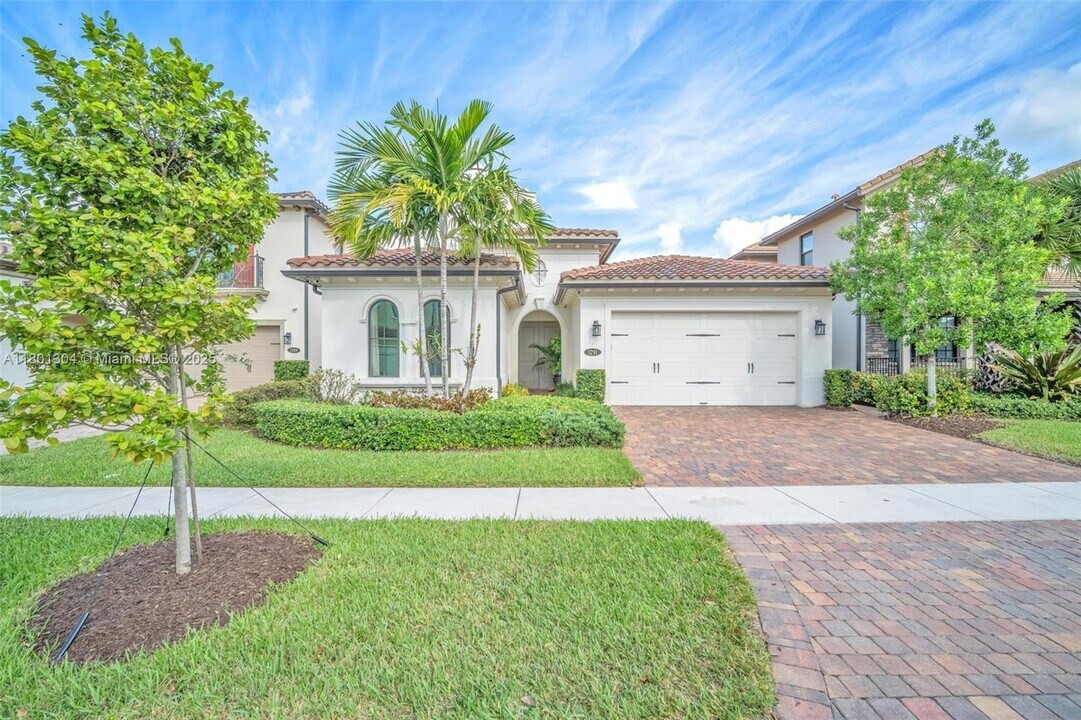 1291 SW 113th Way in Pembroke Pines, FL - Building Photo