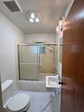 1196 Valley View Dr in Medford, OR - Building Photo - Building Photo