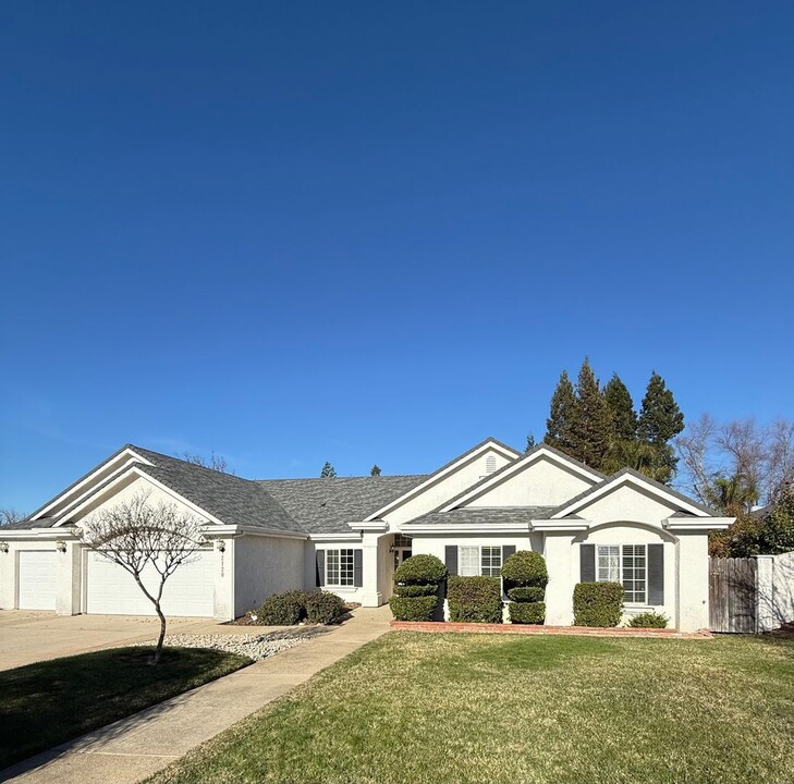 2120 Princeton Way in Redding, CA - Building Photo