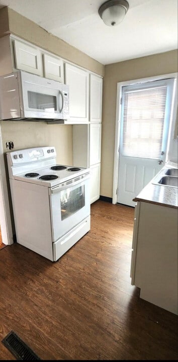 1021 E Weber Rd in Columbus, OH - Building Photo