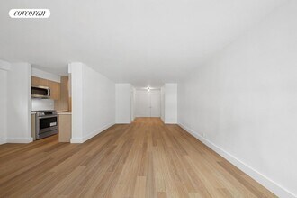 501 E 87th St in New York, NY - Foto de edificio - Building Photo