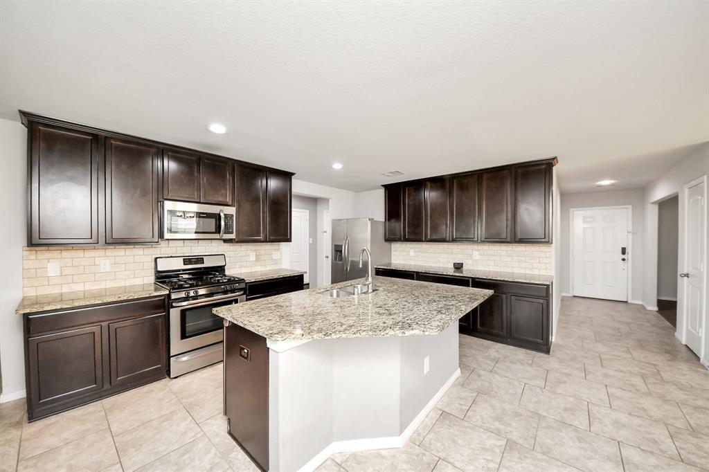 12617 Pirate Bend Dr in Texas City, TX - Building Photo