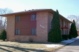 9150 Nicollet Ave S in Bloomington, MN - Foto de edificio - Building Photo