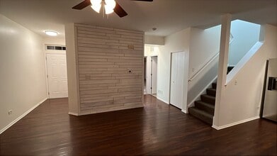 1096 Clover Dr in Minooka, IL - Foto de edificio - Building Photo