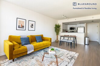 2 Townsend St in San Francisco, CA - Building Photo - Building Photo