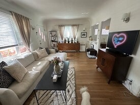 617 Woodlawn Ave in Venice, CA - Building Photo