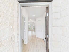 225 Azalea Spgs Rd in Liberty Hill, TX - Foto de edificio - Building Photo