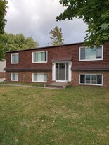 2212 Piper Plz, Unit 3 in Burlington, IA - Building Photo