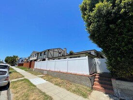2252 Garnet Ave in San Diego, CA - Building Photo
