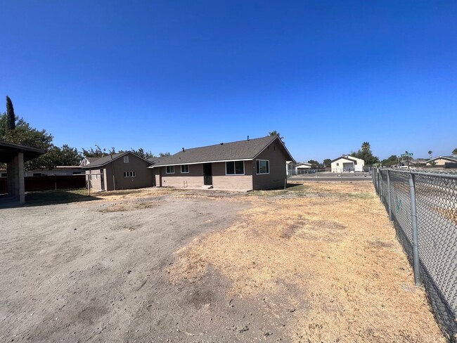25355 Williams Ave in Tranquillity, CA - Building Photo - Building Photo