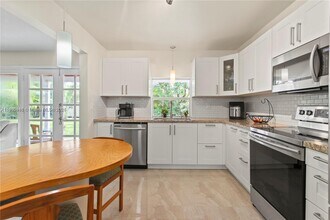 7350 SW 107th Ter in Pinecrest, FL - Building Photo - Building Photo