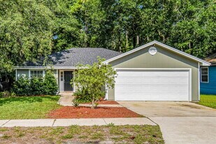 880 Long Lake Dr in Jacksonville, FL - Building Photo