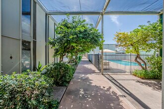 4411 N 40th St in Phoenix, AZ - Building Photo - Building Photo