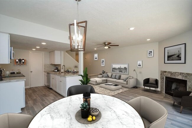 978 Memorial Village Dr in Houston, TX - Building Photo - Building Photo