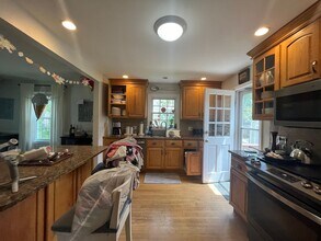 65 Buell St in North Haven, CT - Building Photo - Building Photo