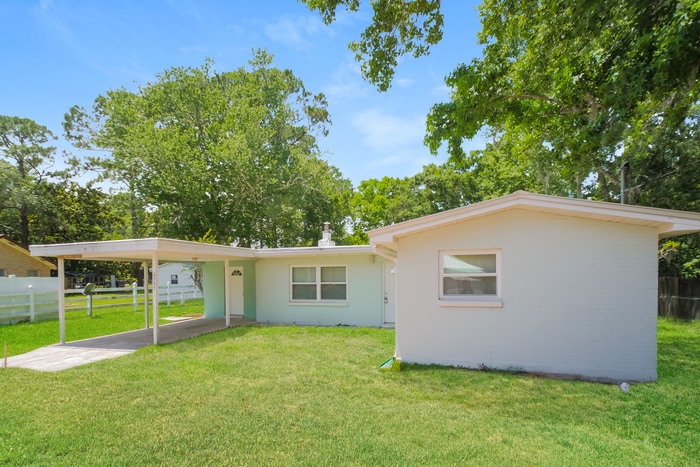 6537 Pine Cir N in St. Augustine, FL - Building Photo