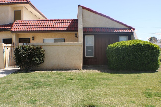 2111 El Domingo Cir in Lancaster, CA - Building Photo - Building Photo