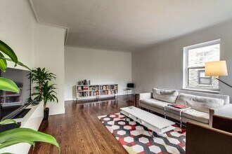 1145 E Hyde Park Blvd, Unit 2A in Chicago, IL - Foto de edificio - Building Photo