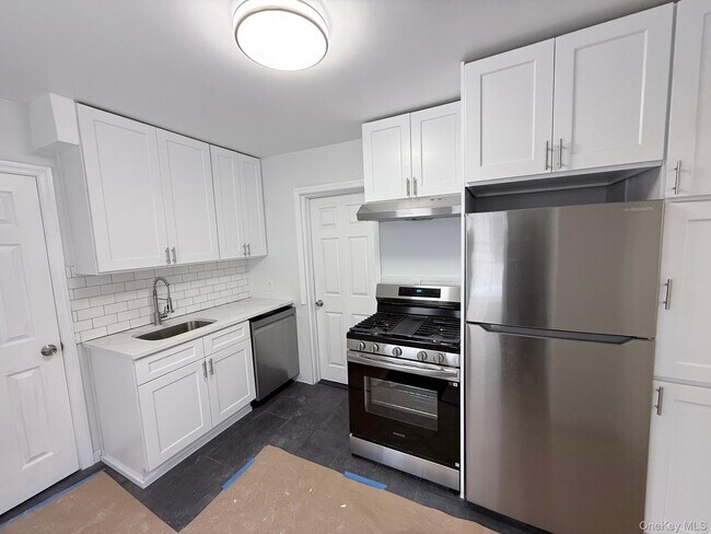 40 4th St in Valley Stream, NY - Building Photo - Building Photo