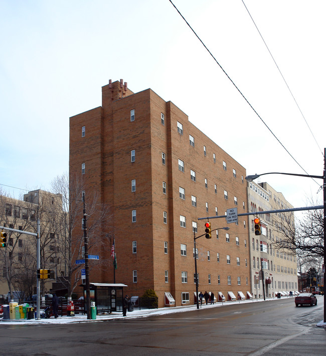 Carson Towers in Pittsburgh, PA - Foto de edificio - Building Photo